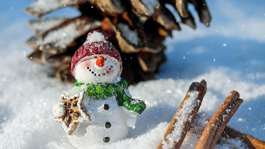 Quelle:
https://pixabay.com/de/photos/schneemann-schnee-weihnachten-1882635/ von Couleur